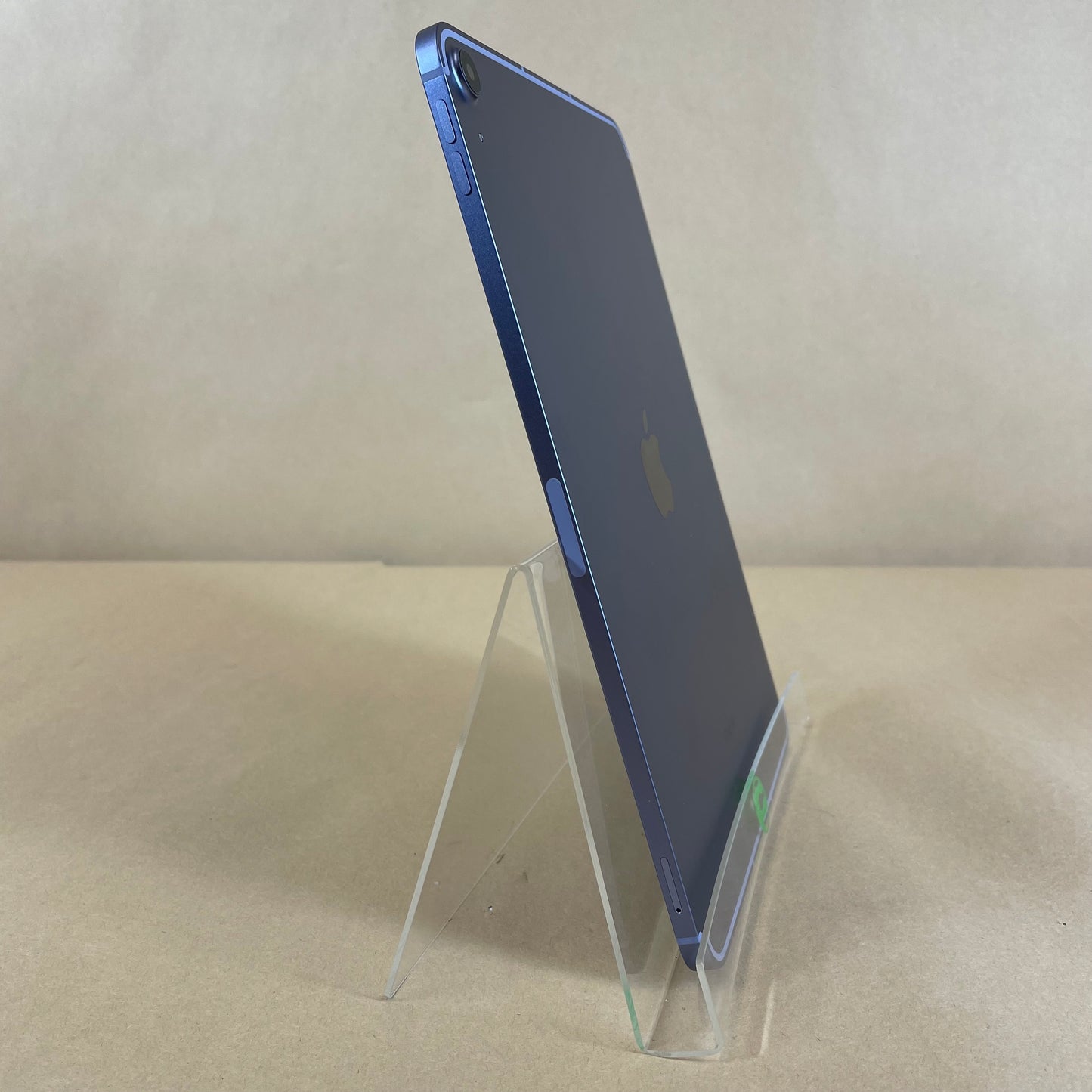 Unlocked Apple iPad Air 5th Gen 64GB 18.4.1 Purple MME93LL/A