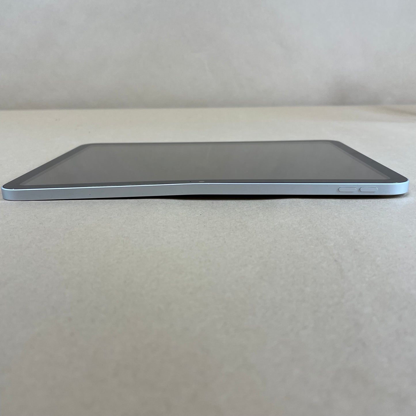 WiFi Only Apple iPad 10th Gen 64GB 17.6.1 SILVER MPQ03LL/A Slight Bend