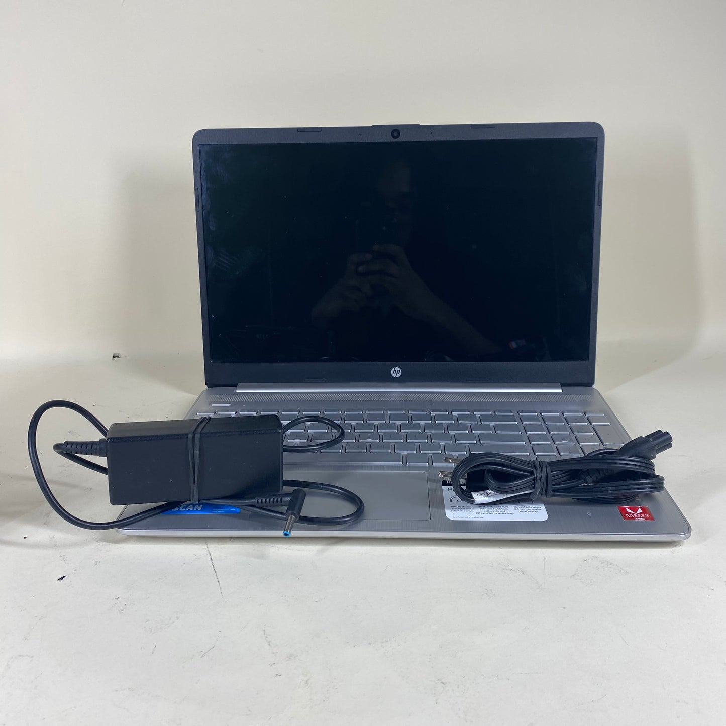 HP 15-ef0023dx 15.6" amd ryzen 5 3500u 2.1GHz 12GB RAM 256GB SSD