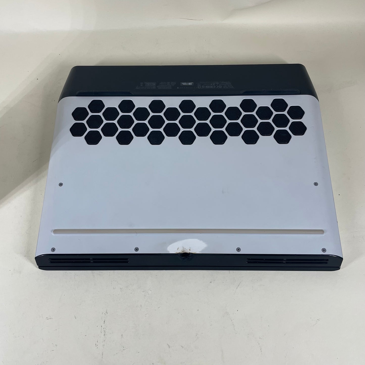 Alienware Area-51M R2 P38E 17.3" i7-10700k 3.8GHz 16GB RAM 1TB SSD 2070 Super