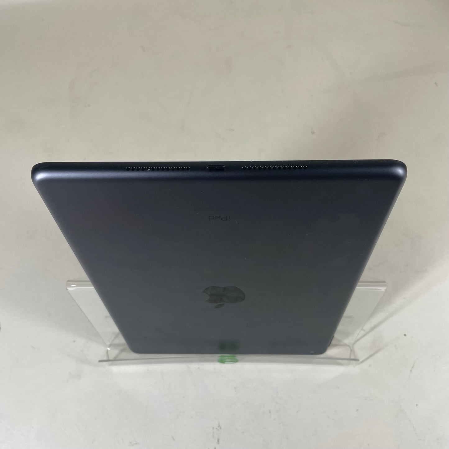 WiFi Only Apple iPad 9th Gen 64GB 18.1.1 SPACE GRAY A2602