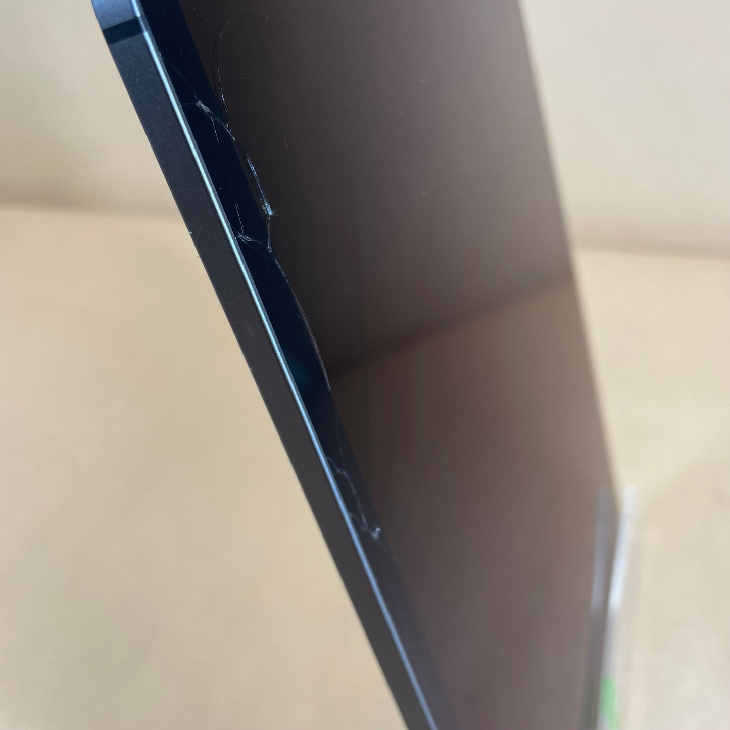 Broken Unlocked Apple iPad Pro 12.9" 3rd Gen 64GB 18.4 A2014 Cracked