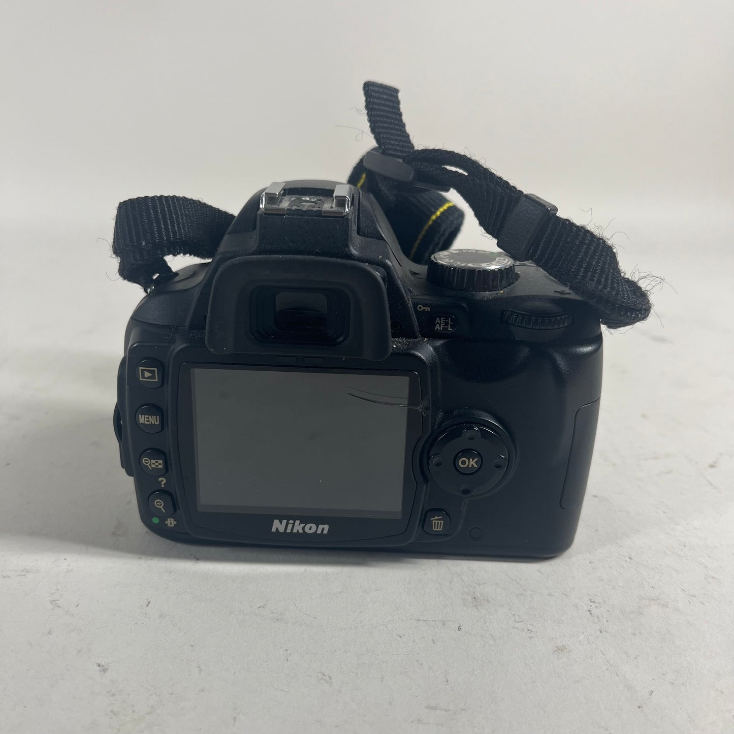 Broken Nikon D60 10.2MP DSLR Camera Cracked Screen