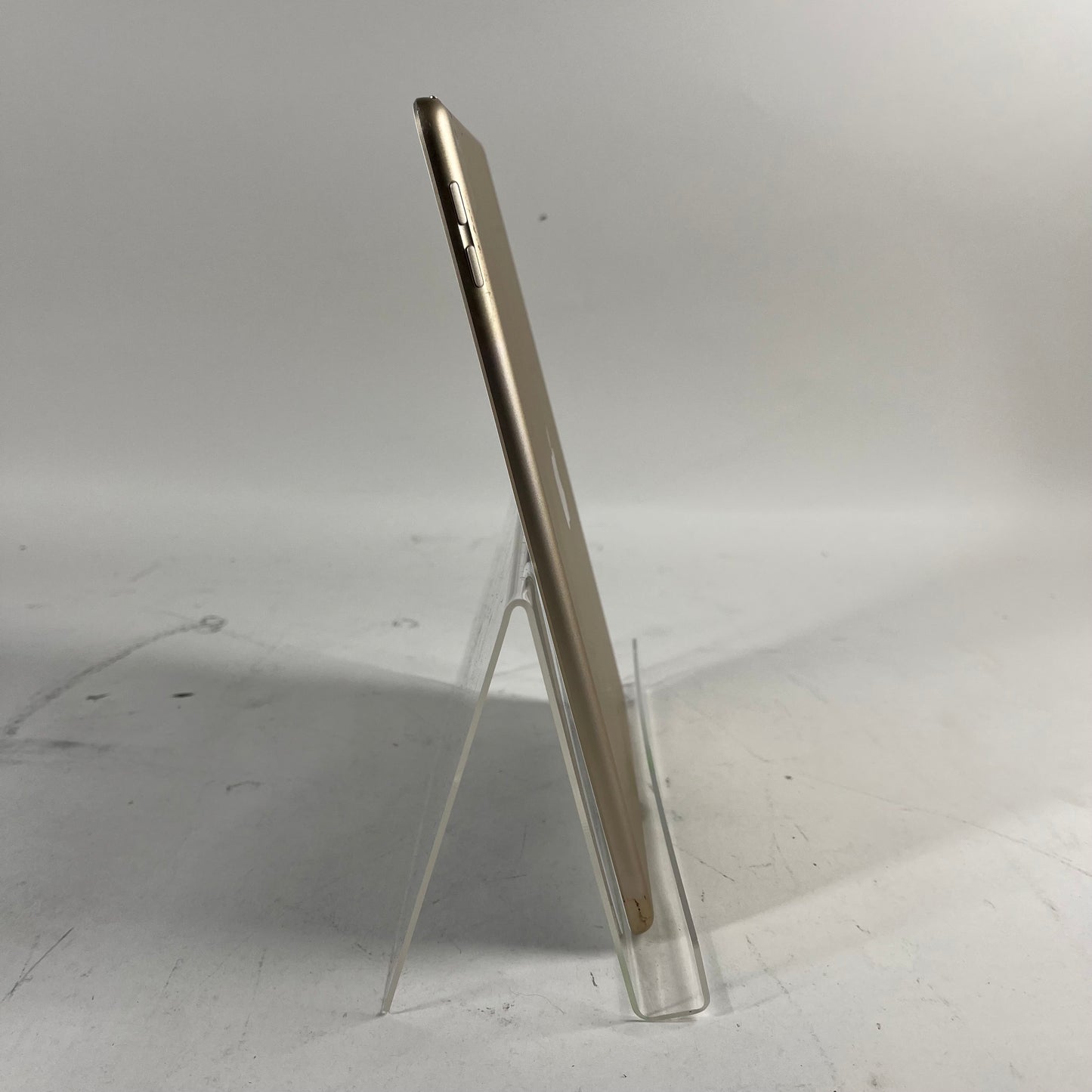 WiFi Only Apple iPad 5th Gen 32GB 16.7.4 Gold MPGT2LL/A