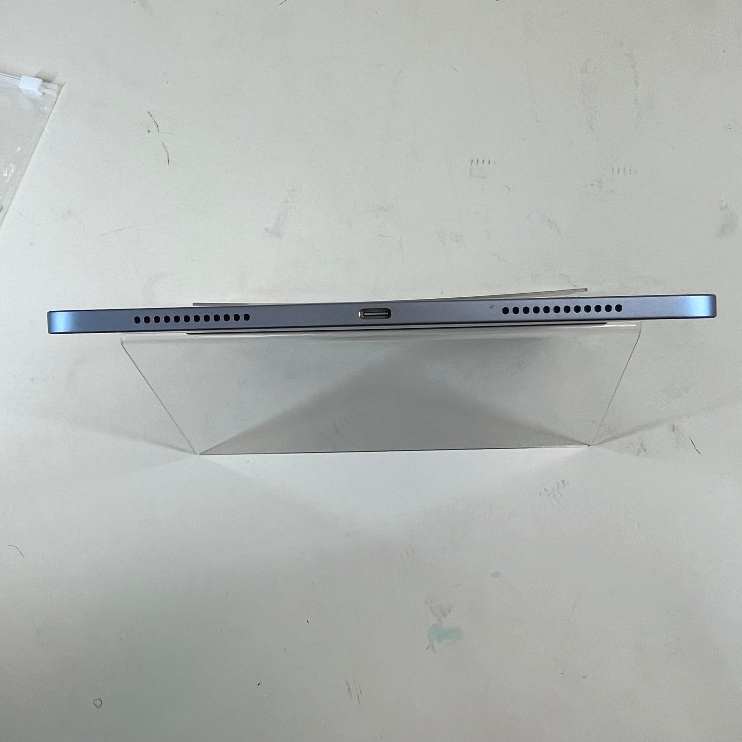 WiFi Only Apple iPad Air 4th Gen 64GB 18.3.1 BLUE FYFQ2LL/A