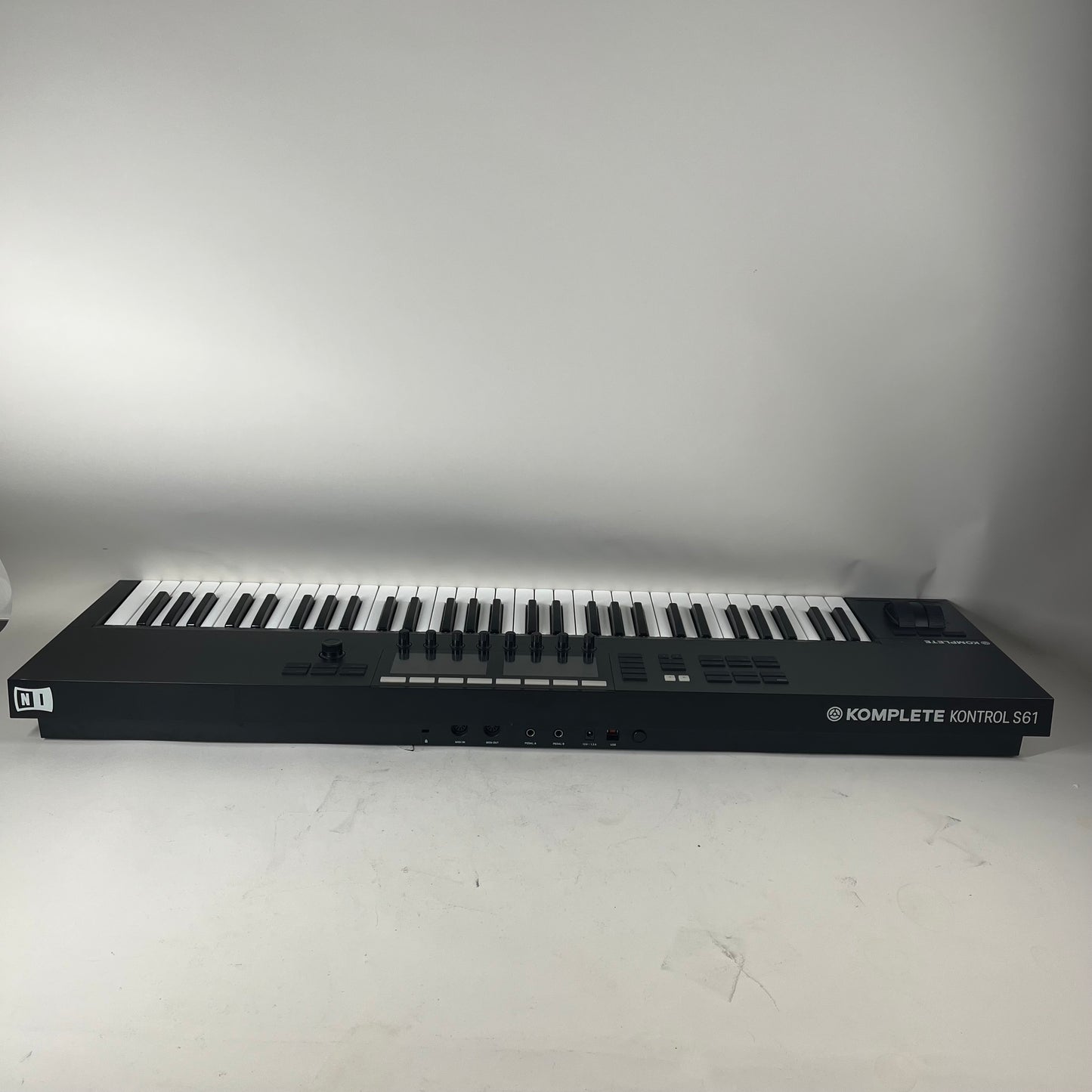 Native Instruments Komplete Kontrol S61 Keyboard