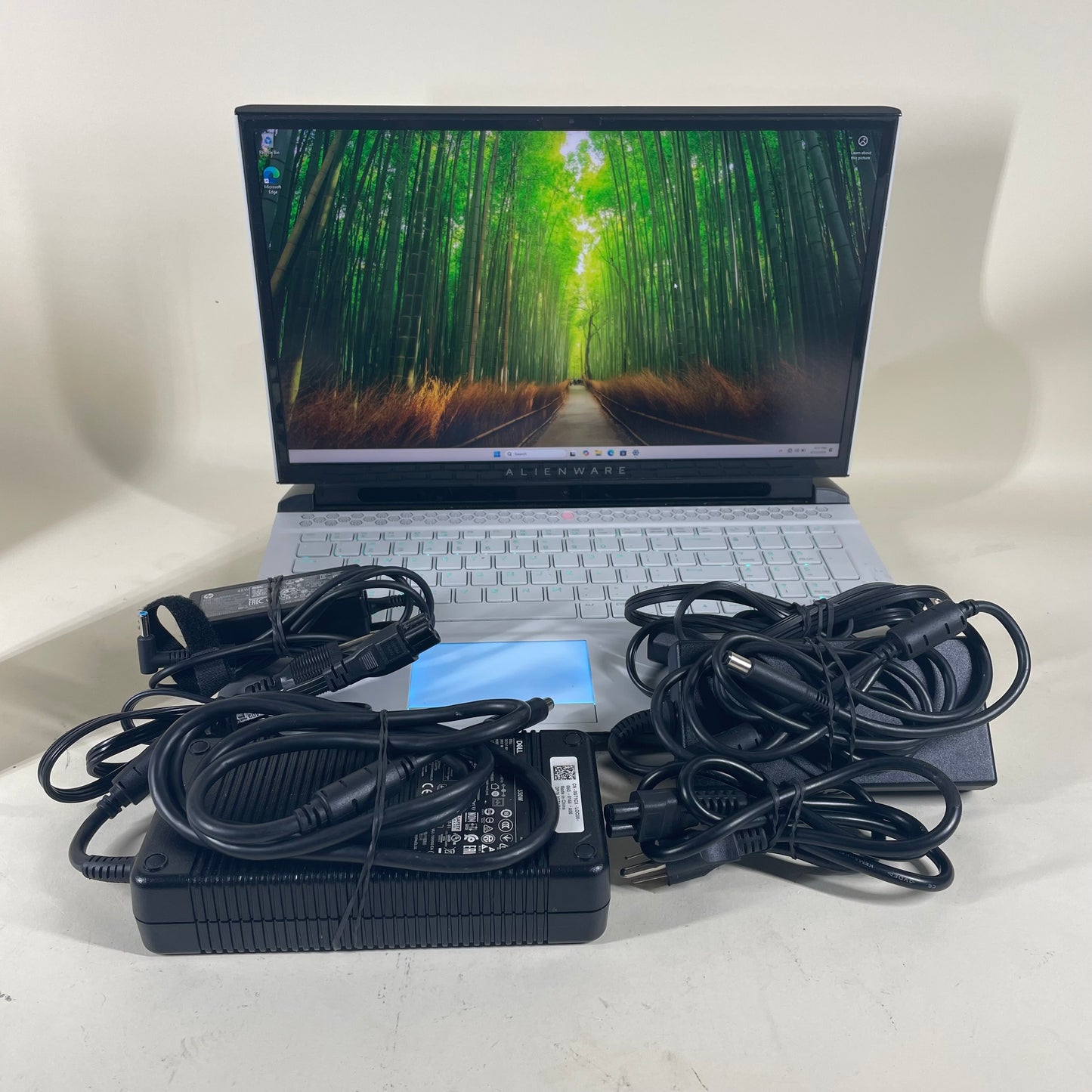 Alienware Area-51M R2 P38E 17.3" i7-10700k 3.8GHz 16GB RAM 1TB SSD 2070 Super