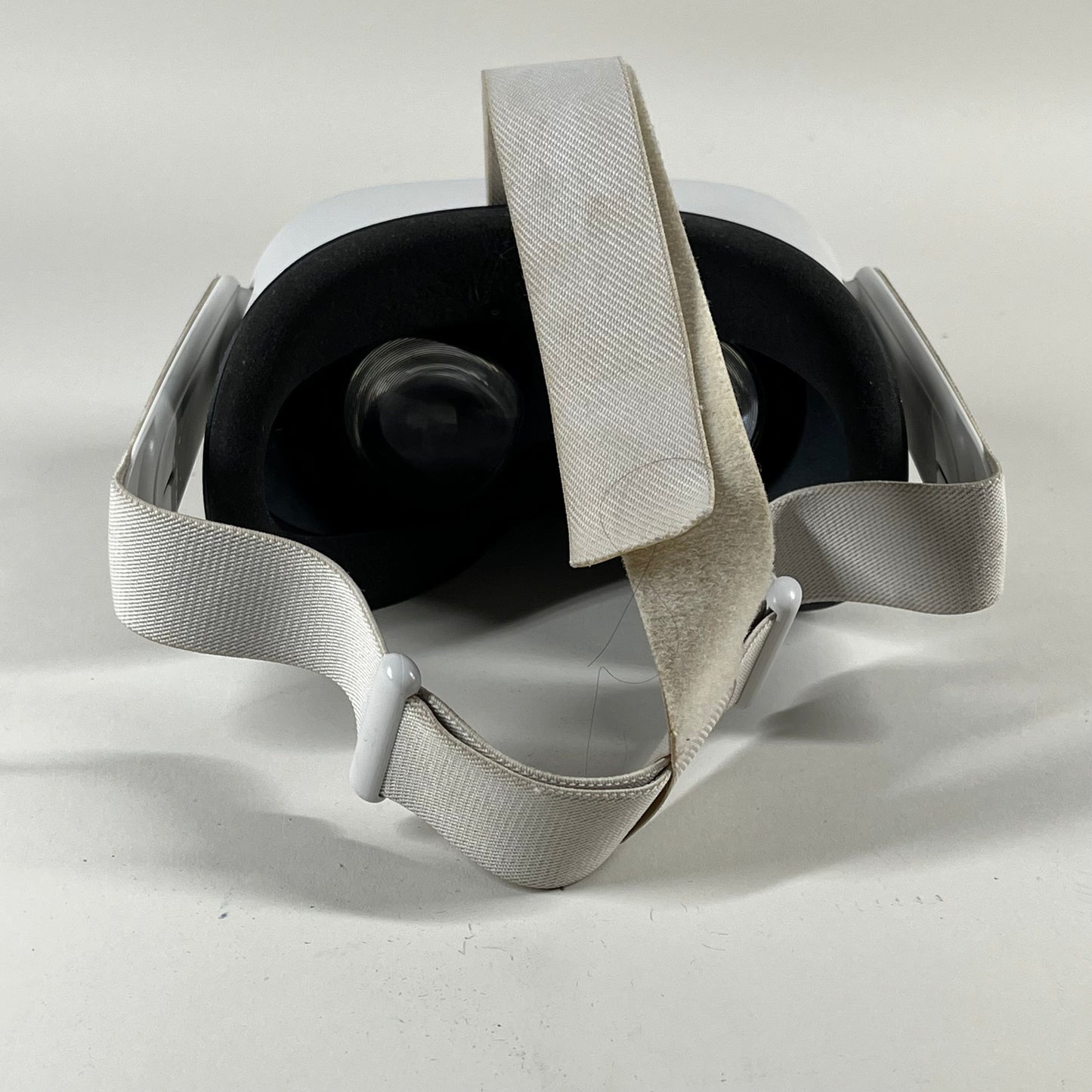 Meta Quest 2 64GB Standalone All-in-One VR Headset KW49CM