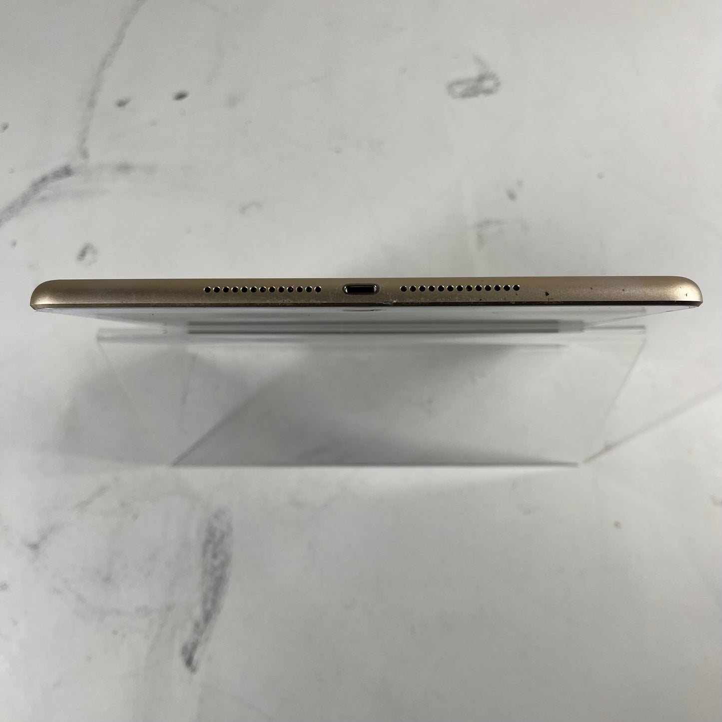 WiFi Only Apple iPad 5th Gen 32GB 16.7.4 Gold MPGT2LL/A