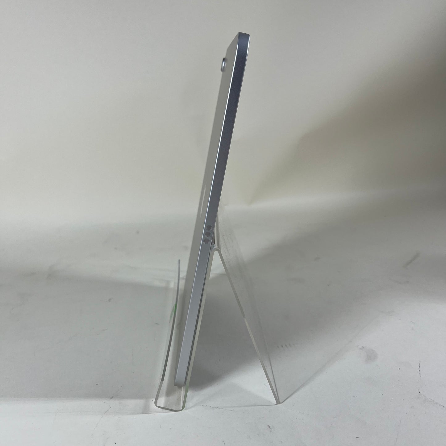 WiFi Only Apple iPad 10th Gen 64GB 18.4.1 SILVER MPQ03LL/A
