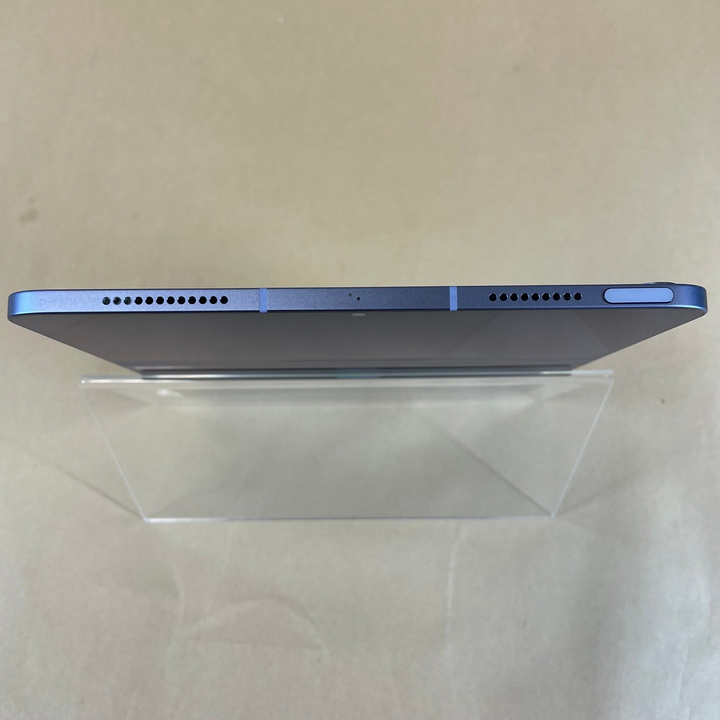 Unlocked Apple iPad Air 5th Gen 64GB 18.4.1 Purple MME93LL/A
