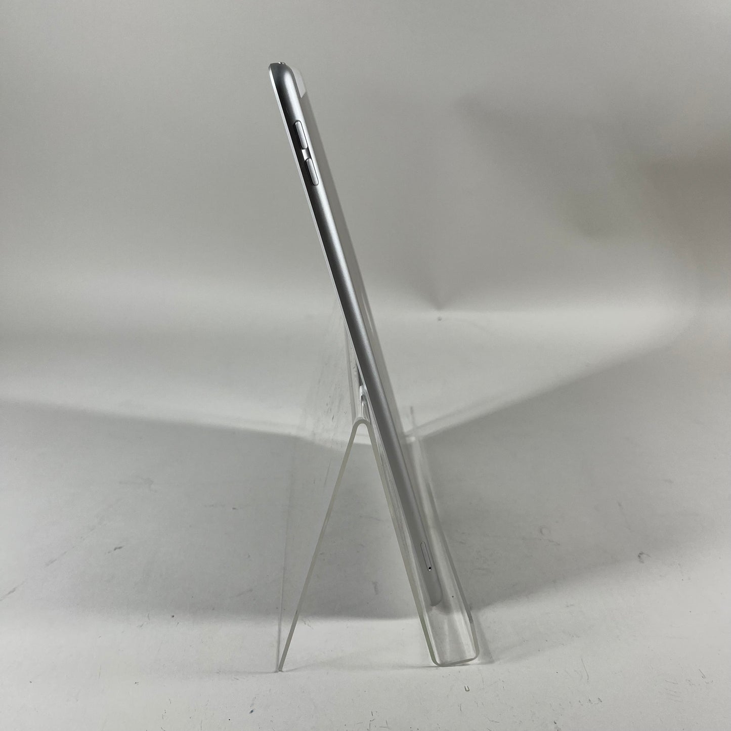 Unlocked Apple iPad 7th Gen 32GB Silver MW6J2LL/A