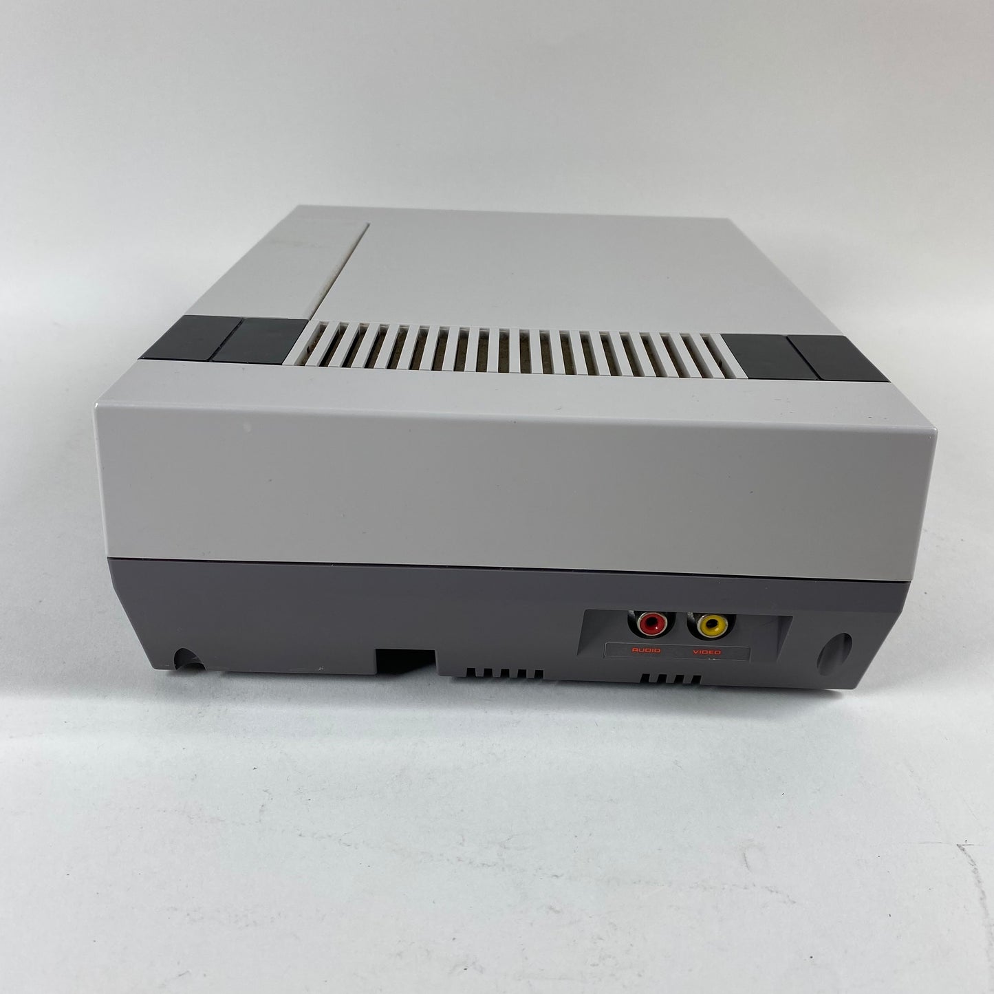 Nintendo Entertainment System NES Video Game Console NES-001 Gray