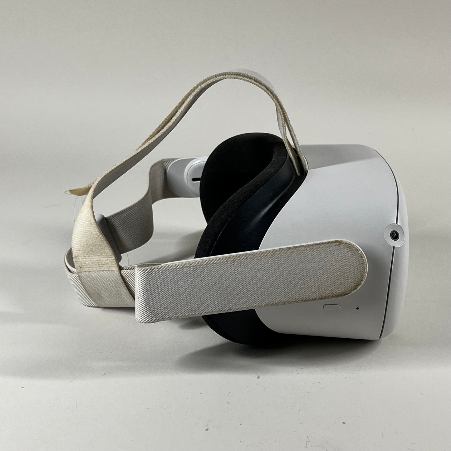 Meta Quest 2 64GB Standalone All-in-One VR Headset KW49CM