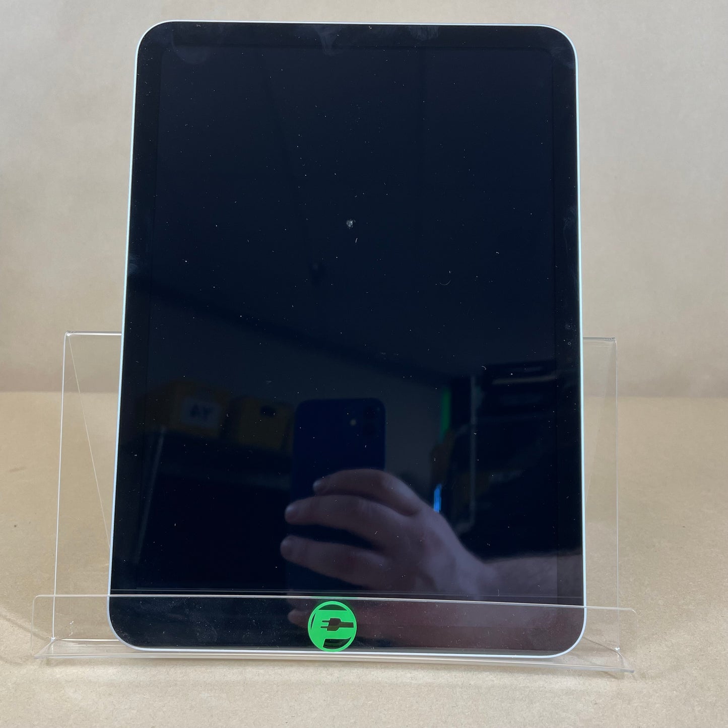 WiFi Only Apple iPad 10th Gen 64GB 17.6.1 SILVER MPQ03LL/A Slight Bend