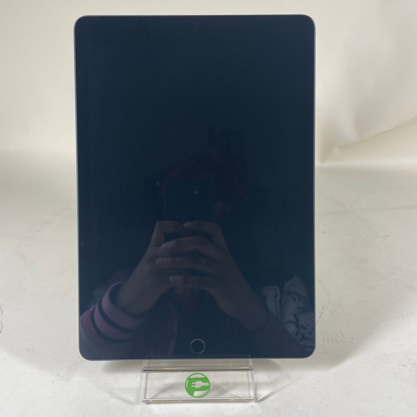 WiFi Only Apple iPad 9th Gen 64GB 18.1.1 SPACE GRAY A2602
