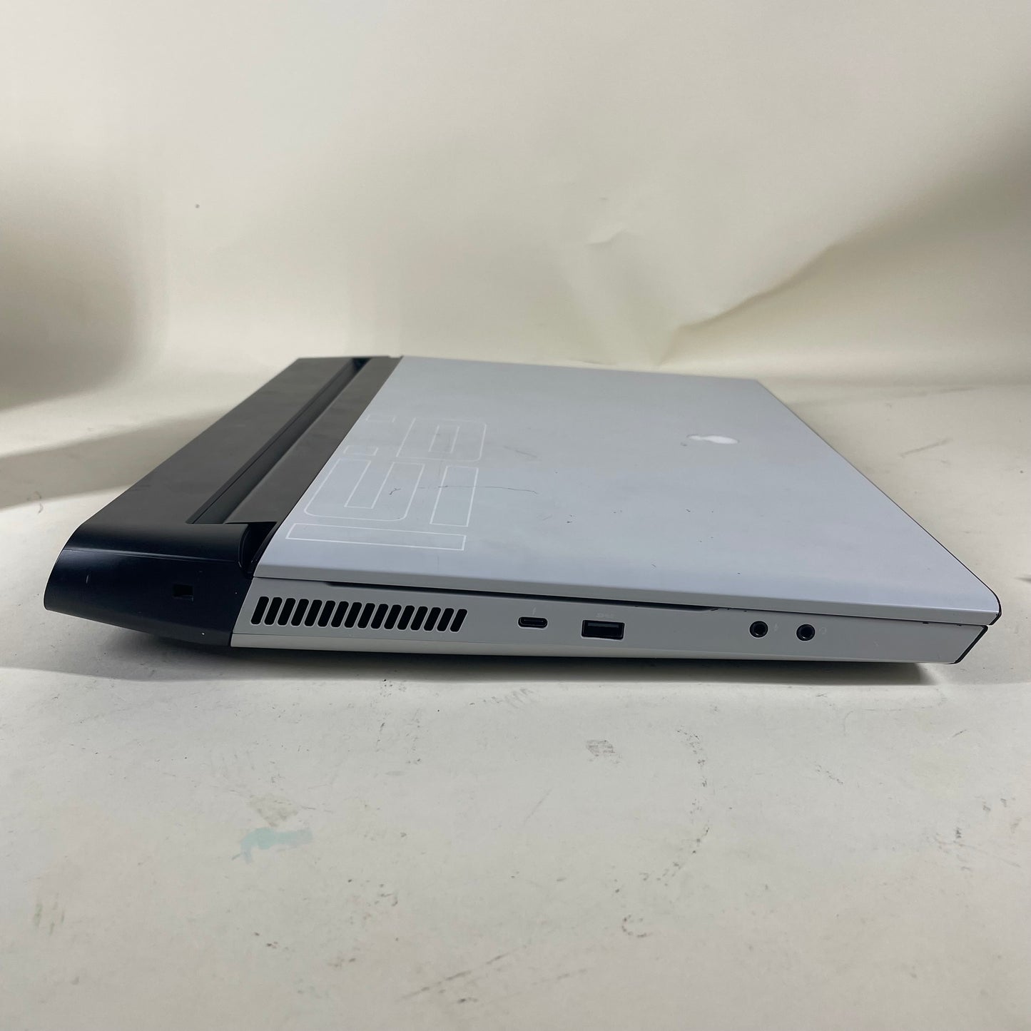 Alienware Area-51M R2 P38E 17.3" i7-10700k 3.8GHz 16GB RAM 1TB SSD 2070 Super