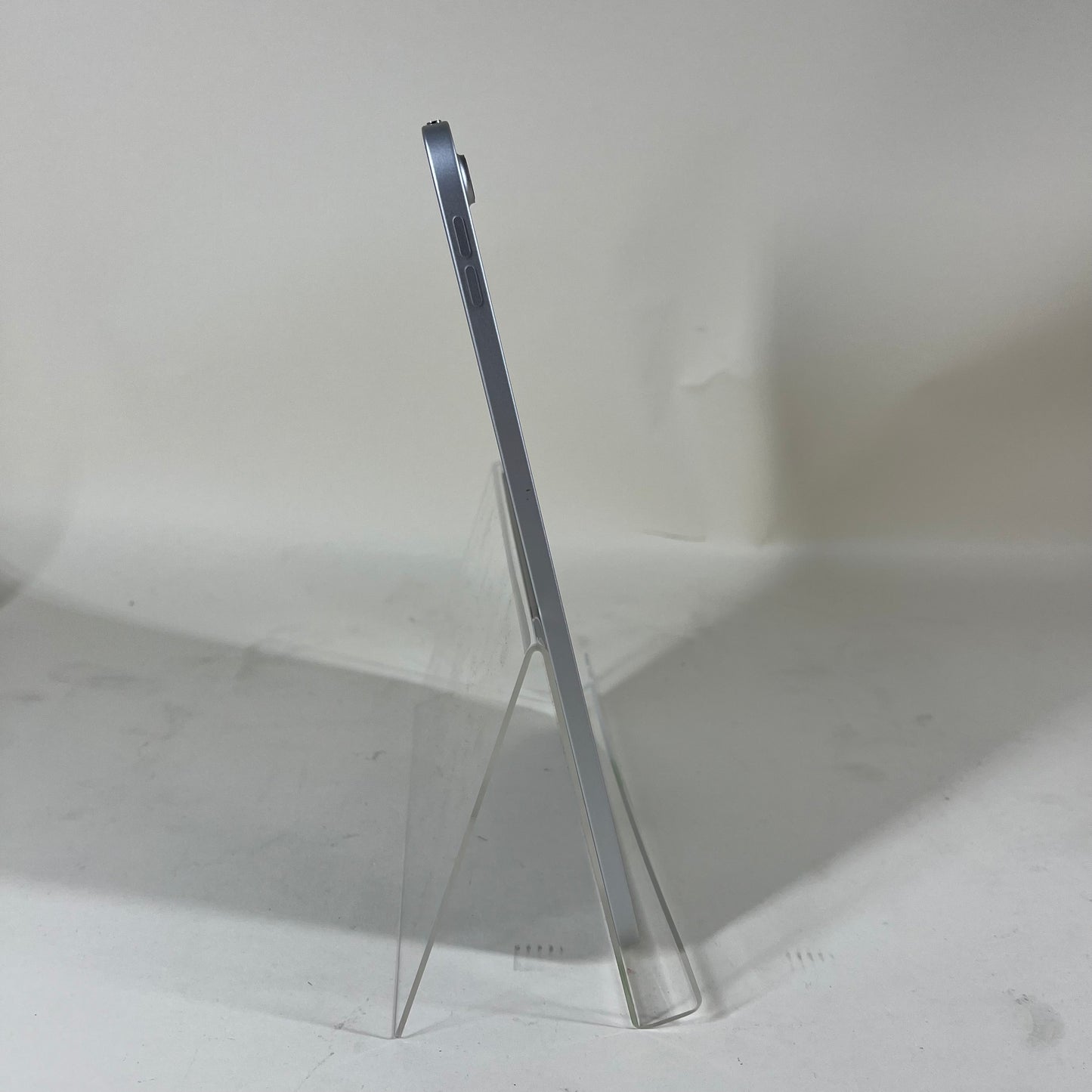 WiFi Only Apple iPad 10th Gen 64GB 18.4.1 SILVER MPQ03LL/A