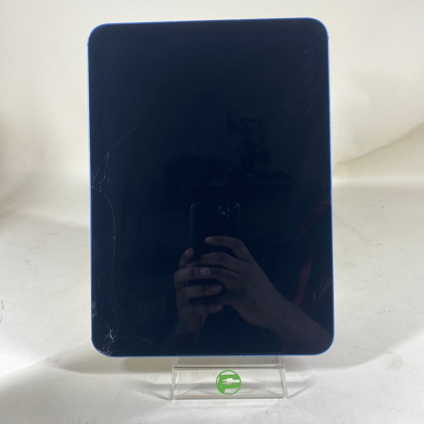 Broken Unlocked Apple iPad 10th Gen 64GB 17.5.1 MQ6K3LL/A