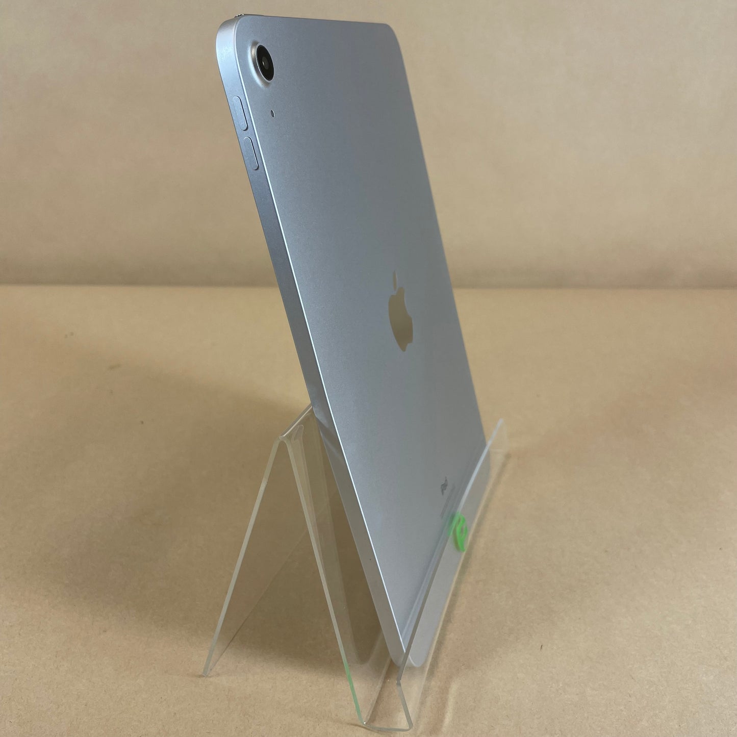 WiFi Only Apple iPad 10th Gen 64GB 17.6.1 SILVER MPQ03LL/A Slight Bend