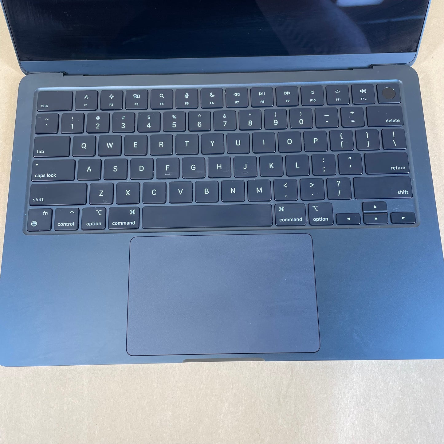 2024 Apple MacBook Air 13.6" M3 8C GPU 4.0GHz 16GB RAM 256GB SSD A3113