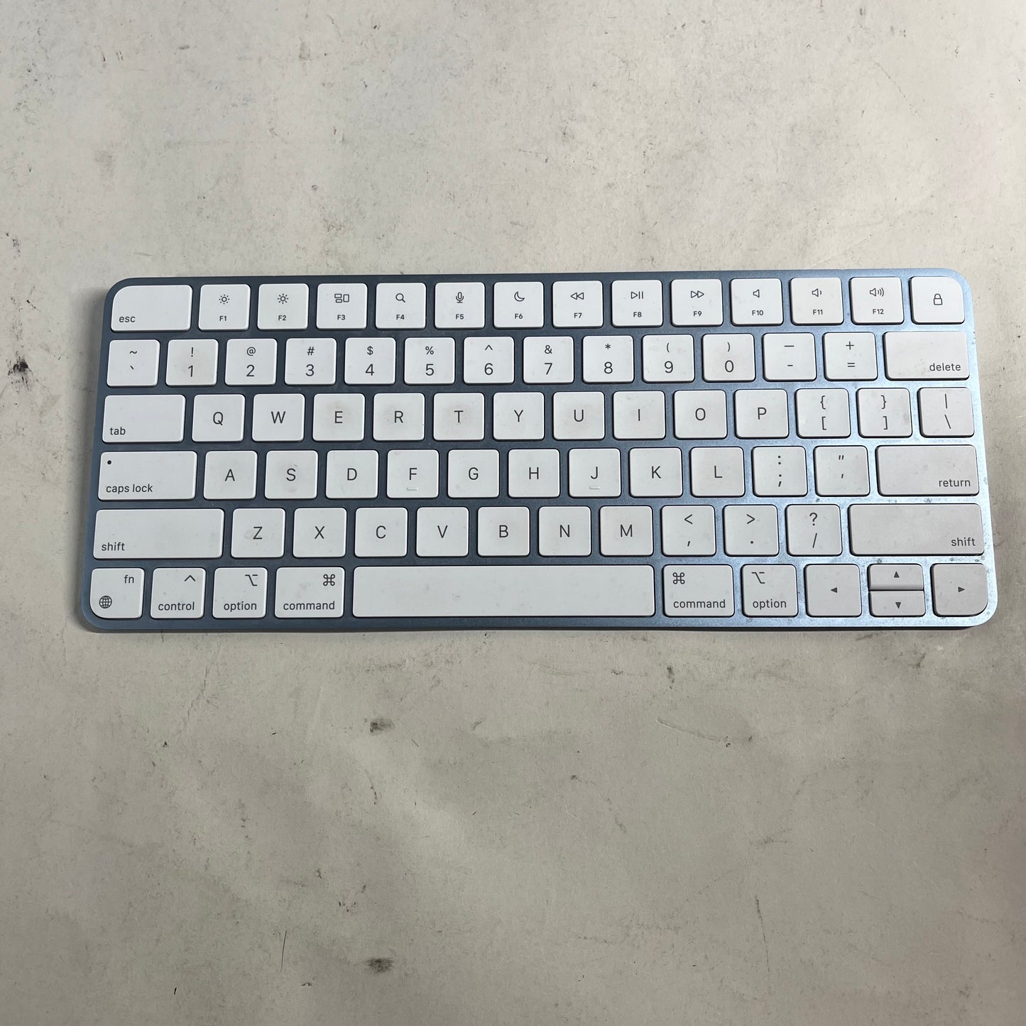 2021 Apple iMac 24" M1 3.2GHz 8GB RAM 256GB SSD Blue A2438