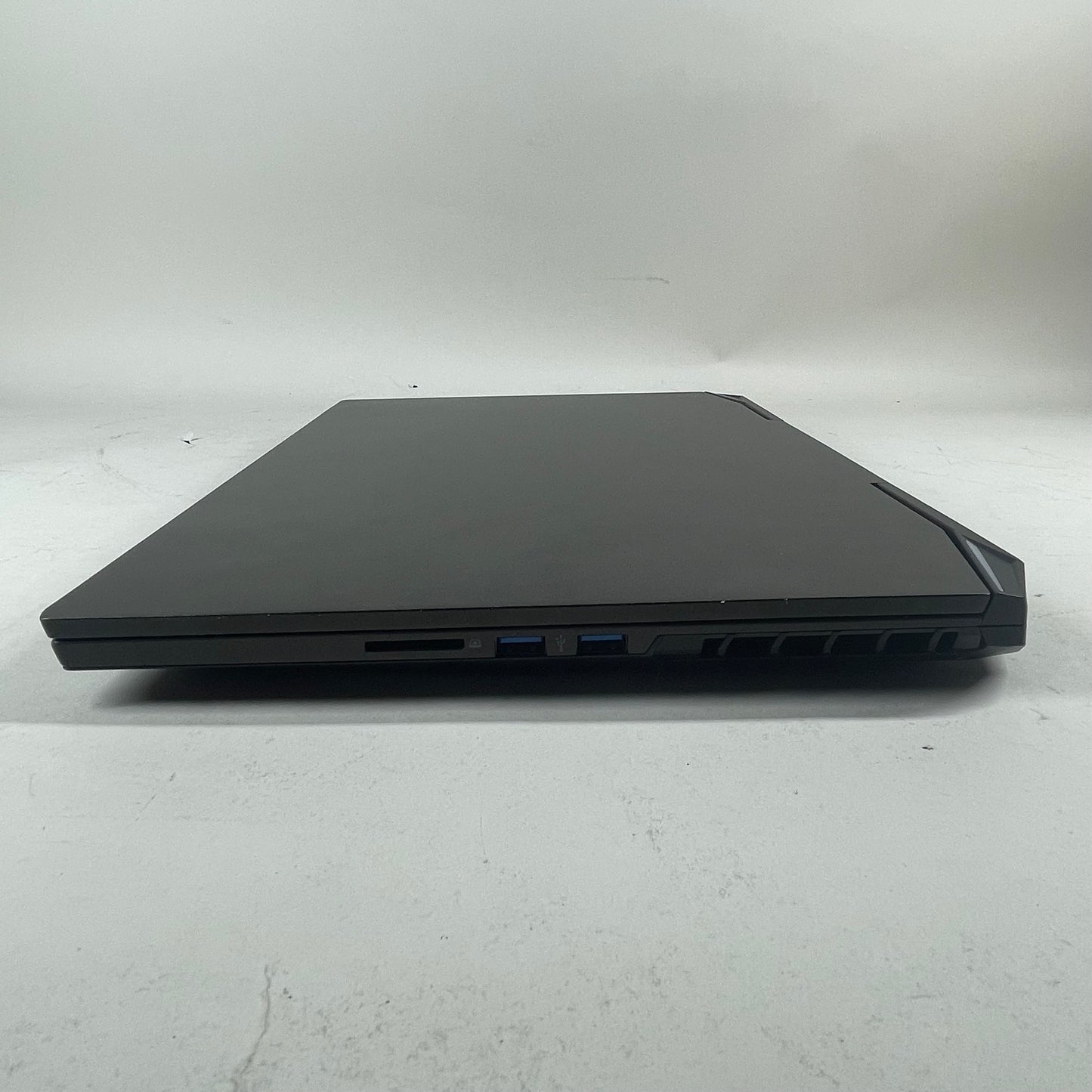 Eluktronics Prometheus XVII DRGFBD3 17.3" AMD Ryzen 7 4800h 2.9GHz 32GB RAM 1TB