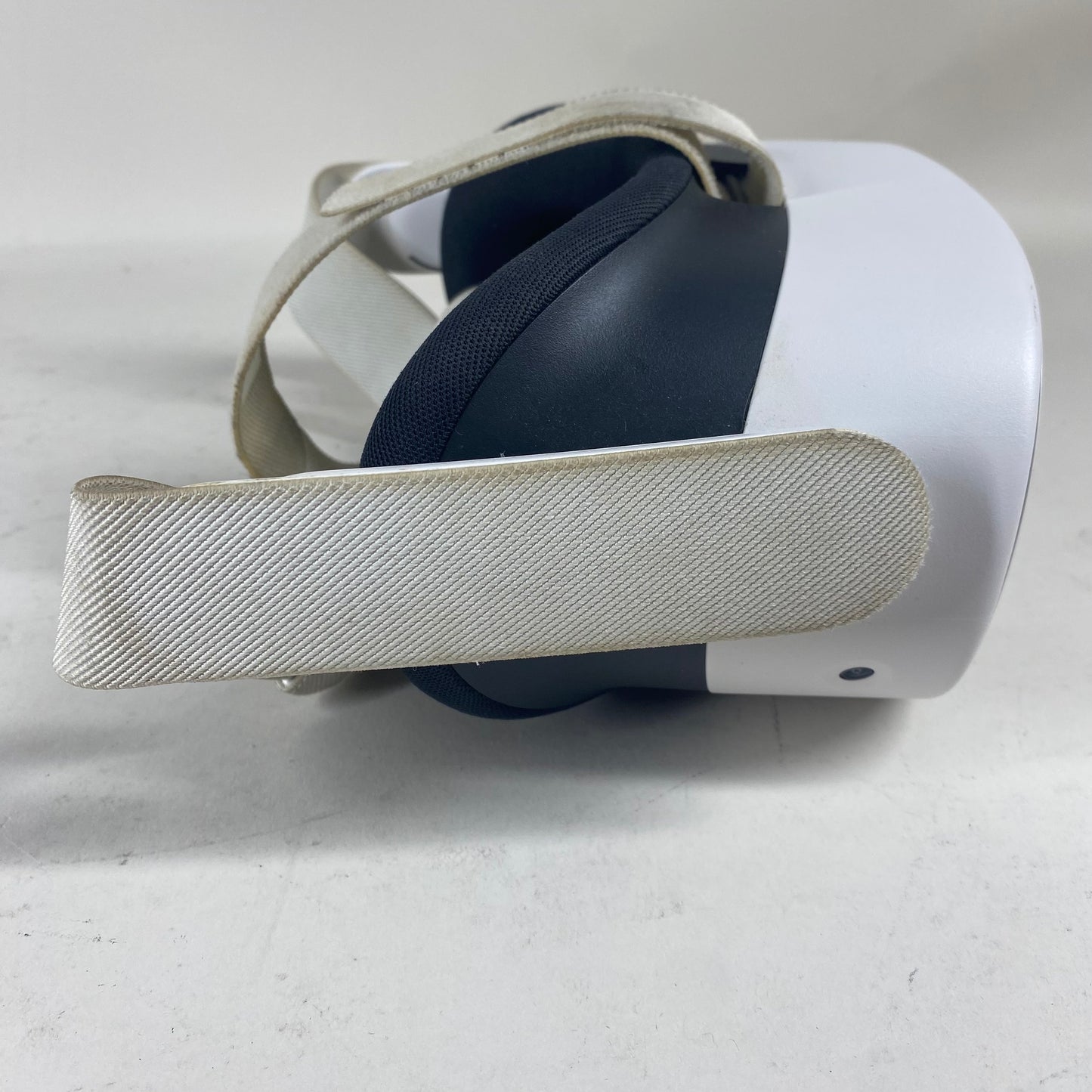Meta Quest 3S 128GB Standalone All-in-One VR Headset P97