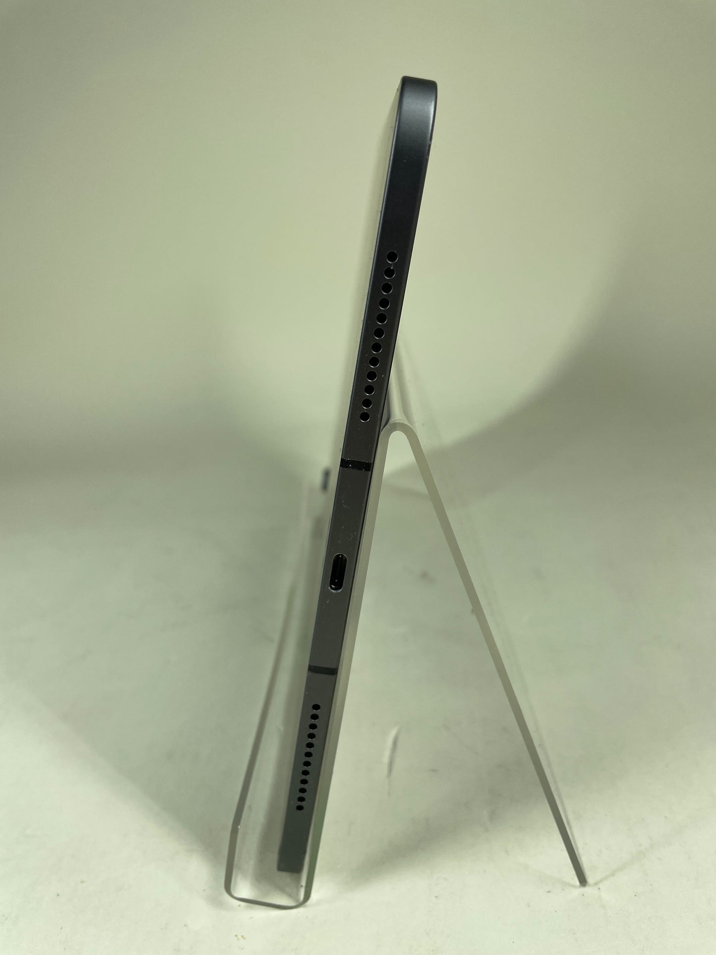 Broken Unlocked Apple iPad 4th Gen 64GB 14.5.1 MYHX2LL/A