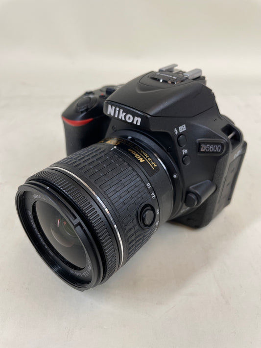 Nikon D5600 24.2MP DSLR Camera 1592 Shutter Count with Nikon AF-P DX 18-55mm lens