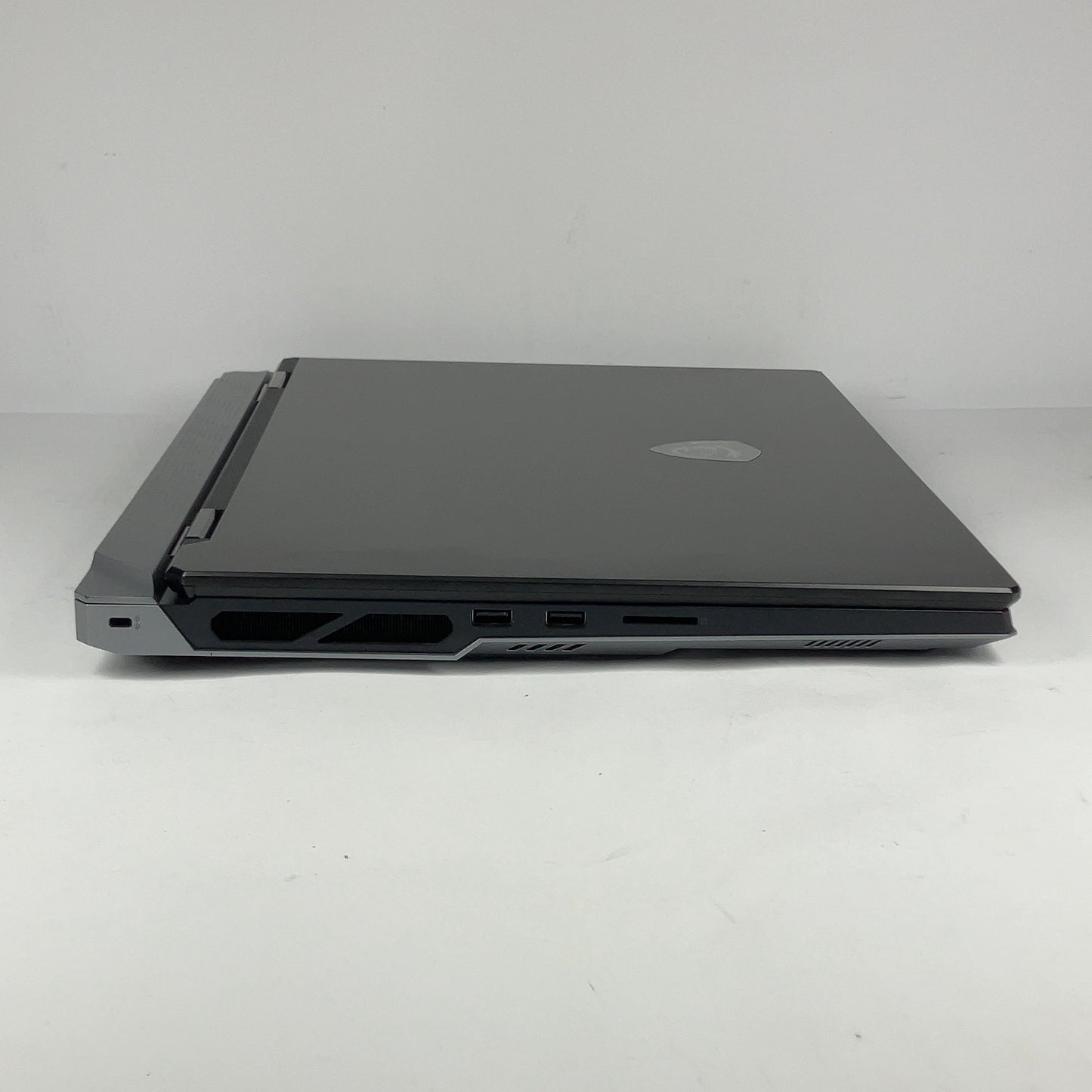 MSI Titan 18 HX AI 18" Ultra 9 285HX 2.8GHz 96GB RAM 2TB SSD GeForce RTX 5090