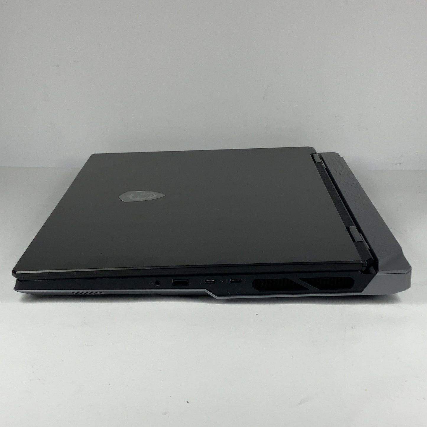 MSI Titan 18 HX AI 18" Ultra 9 285HX 2.8GHz 96GB RAM 2TB SSD GeForce RTX 5090