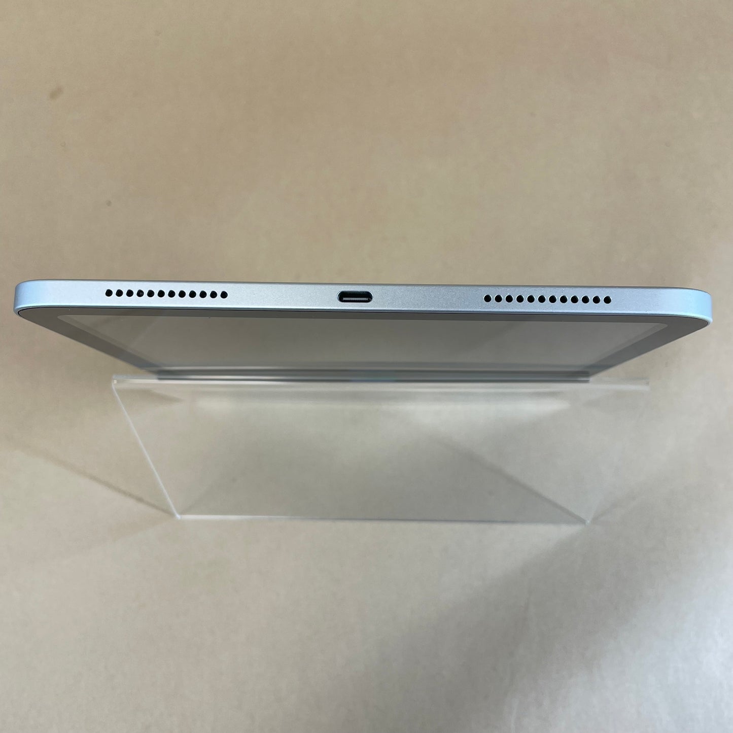 WiFi Only Apple iPad 10th Gen 64GB 17.6.1 SILVER MPQ03LL/A Slight Bend