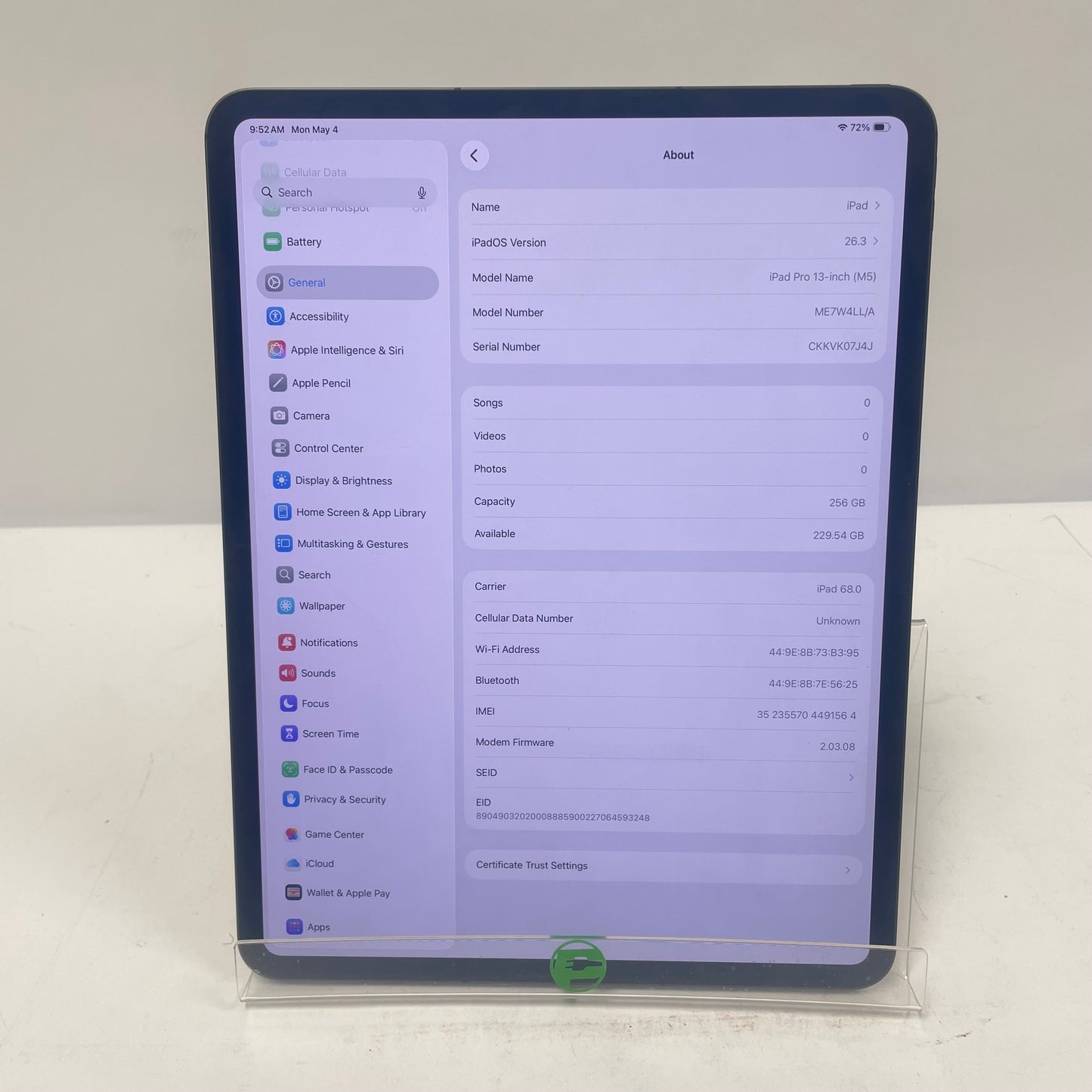 Factory Unlocked Apple iPad Pro 13" M5 256GB Space Black ME7W4LL/A