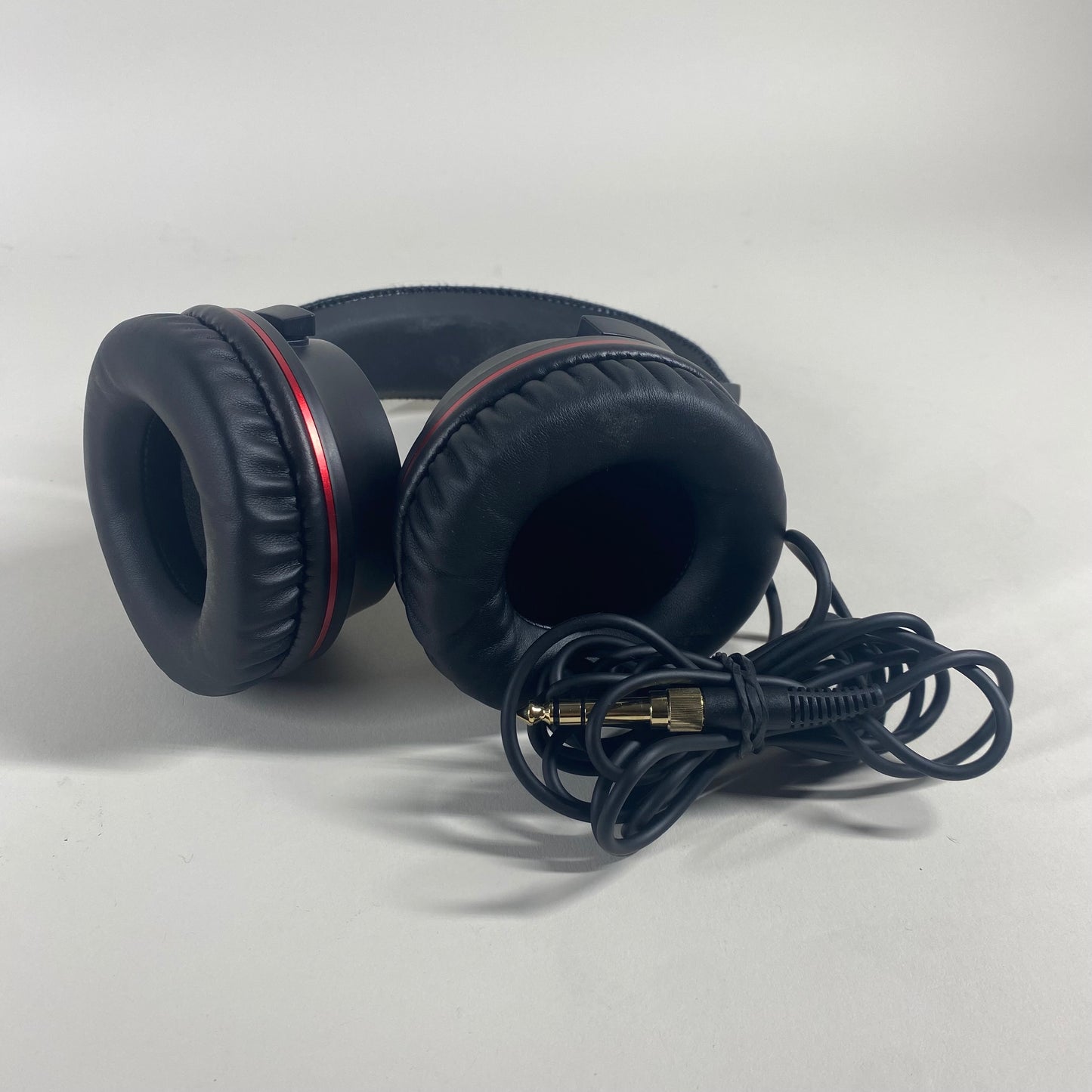 FOCUSRITE 2I2 STUDIO Audio Interface Bundle MOSC0040