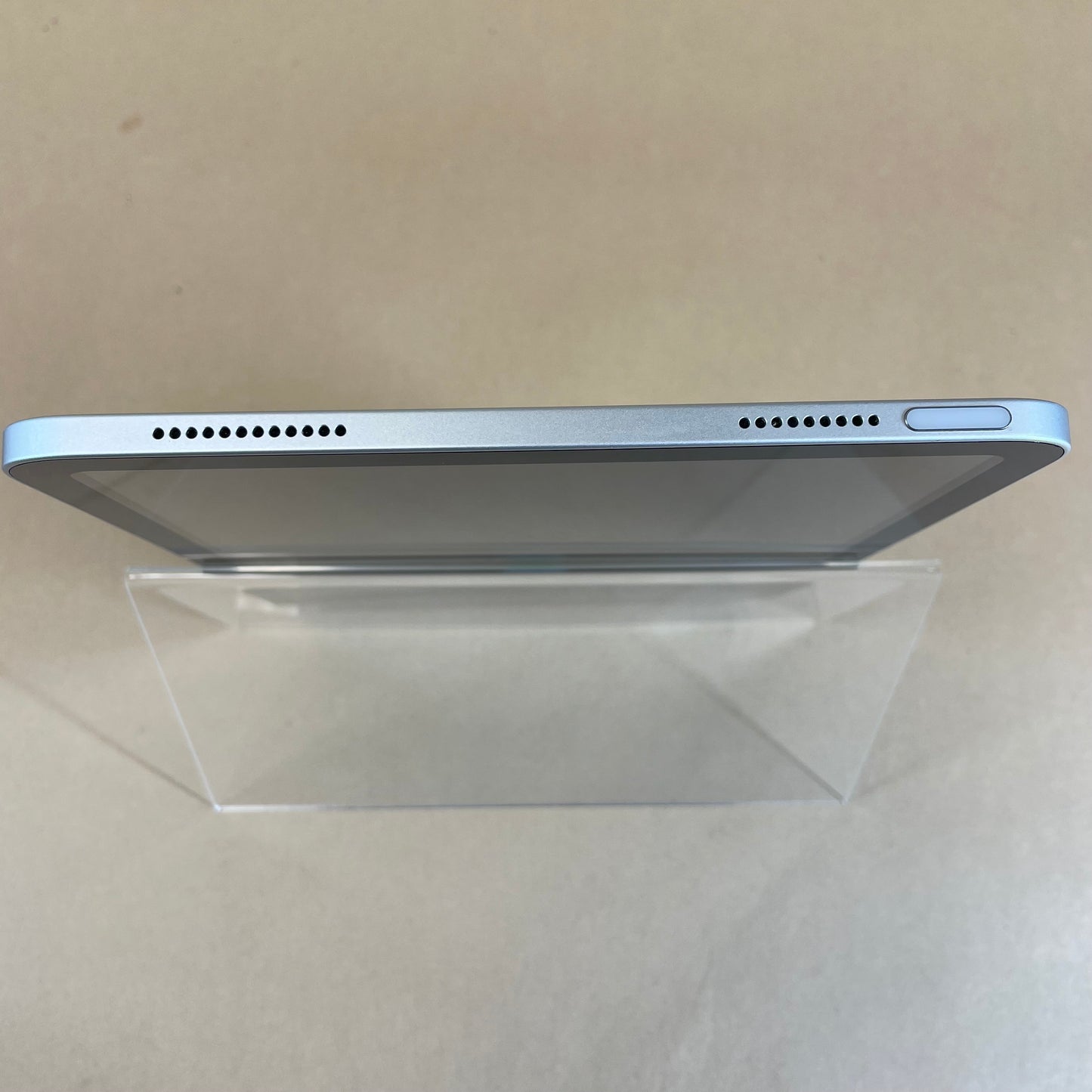 WiFi Only Apple iPad 10th Gen 64GB 17.6.1 SILVER MPQ03LL/A Slight Bend