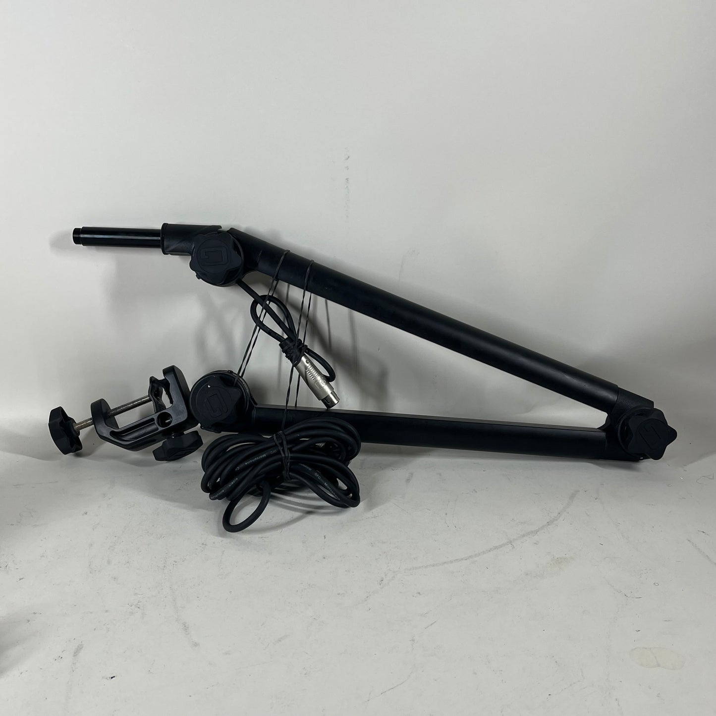 Shure SM7B Cardioid Dynamic Vocal Microphone With Frame Works Clamp Stand