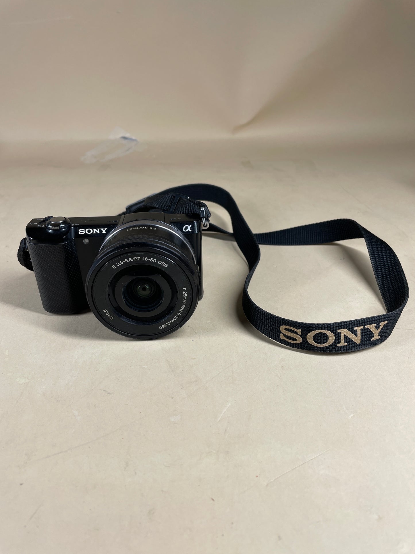 Sony Alpha A5000 20.1MP Compact Mirrorless Digital Camera 8319 Shutter Count With E 3.5-5.6/PZ 16-50 OSS