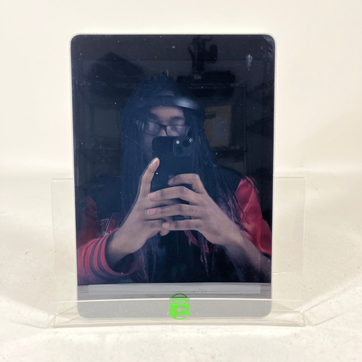 WiFi Only Apple iPad 6th Gen 32GB 17.7.10 Space Gray MR7F2LL/A