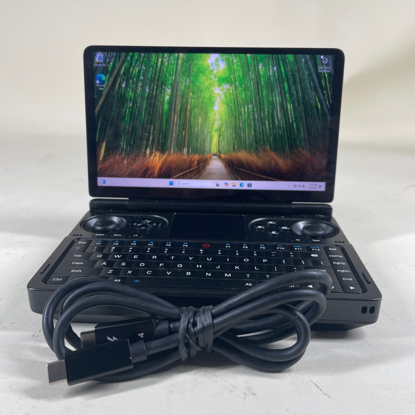 GPD Win Mini Zen 4 G1617-01 7" Ryzen 8840U 3.3GHz 32G RAM 2TB SSD Radeon 890M