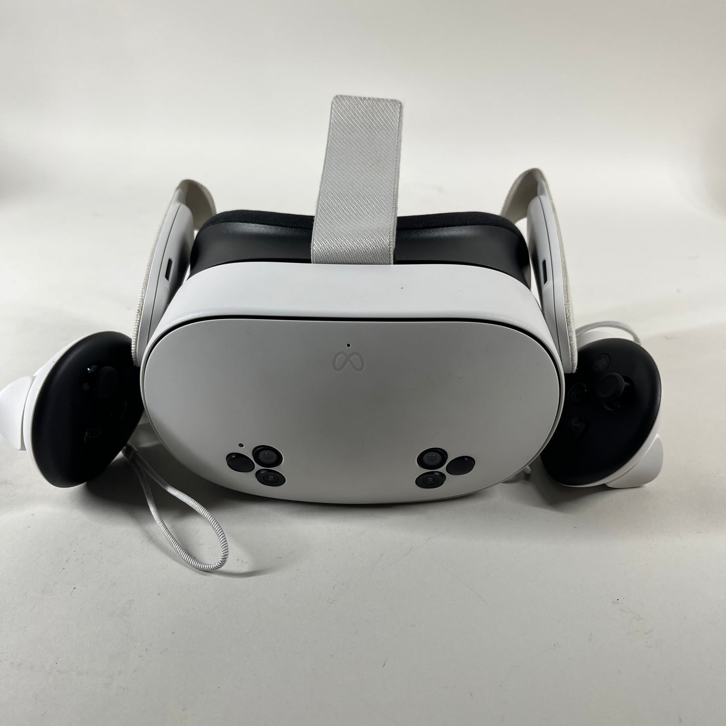 Meta Quest 3S 128GB Standalone All-in-One VR Headset P97