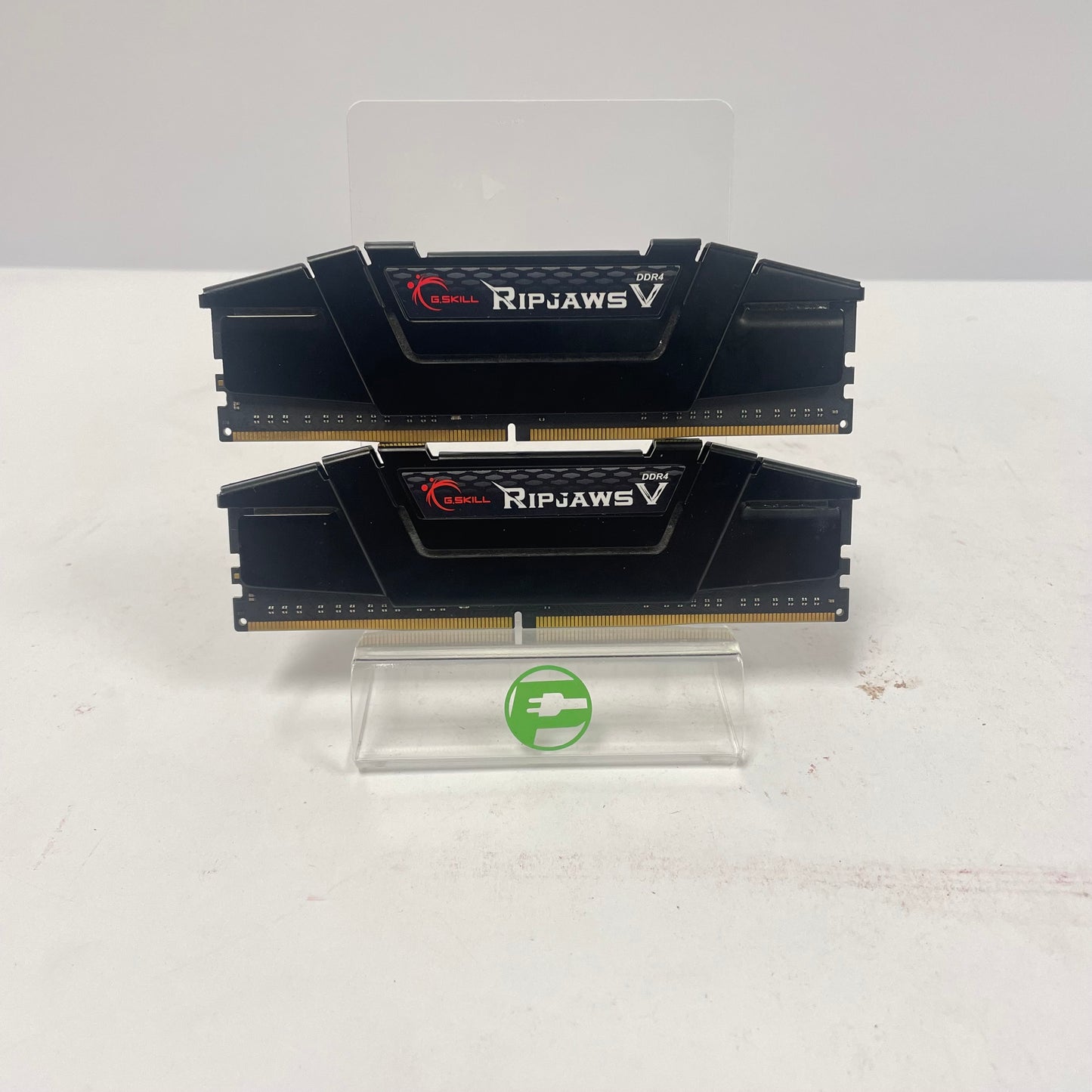 G.Skill RipJaws V 16GB (2x8GB) RAM DDR4 3200MHz F4-3200C16D-16GVKB