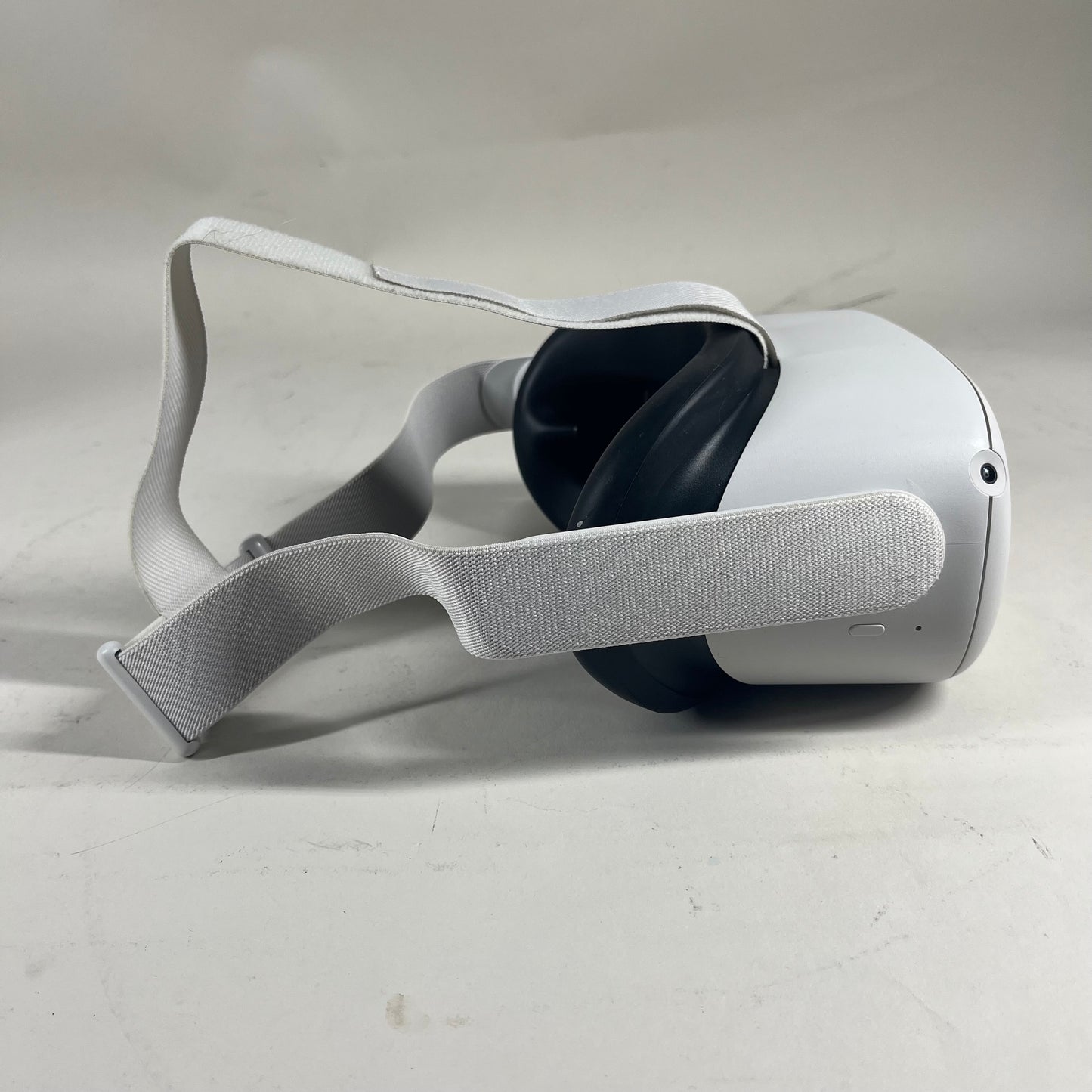 Meta Quest 2 128GB Standalone All-in-One VR Headset KW49CM