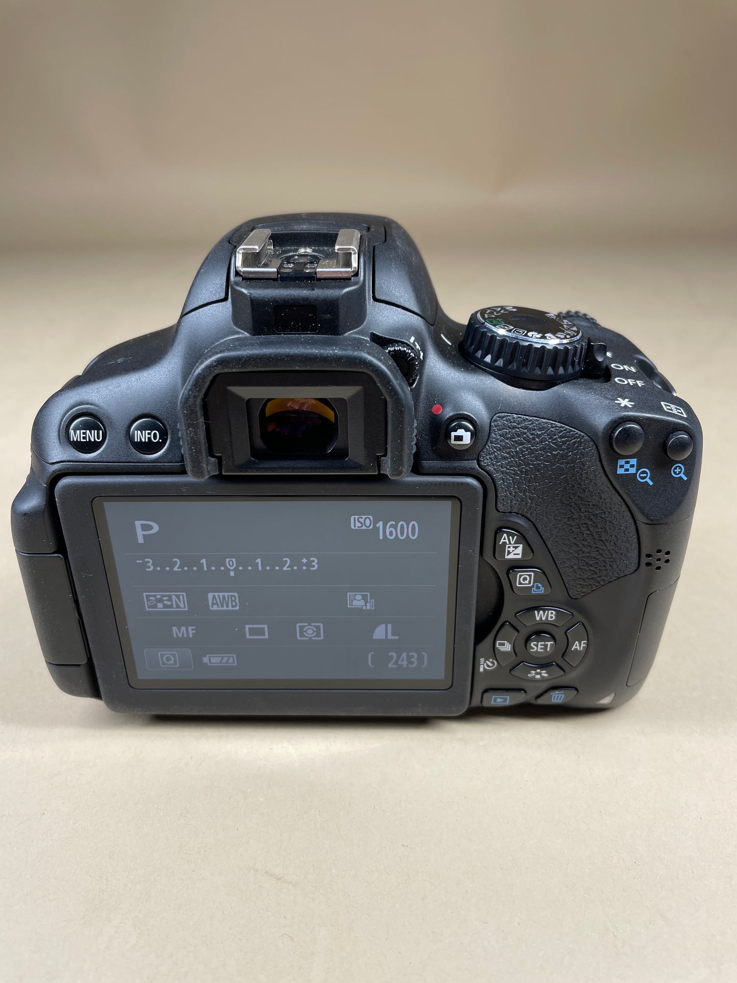 Canon EOS Rebel T4i 18.0MP Digital SLR DSLR Camera