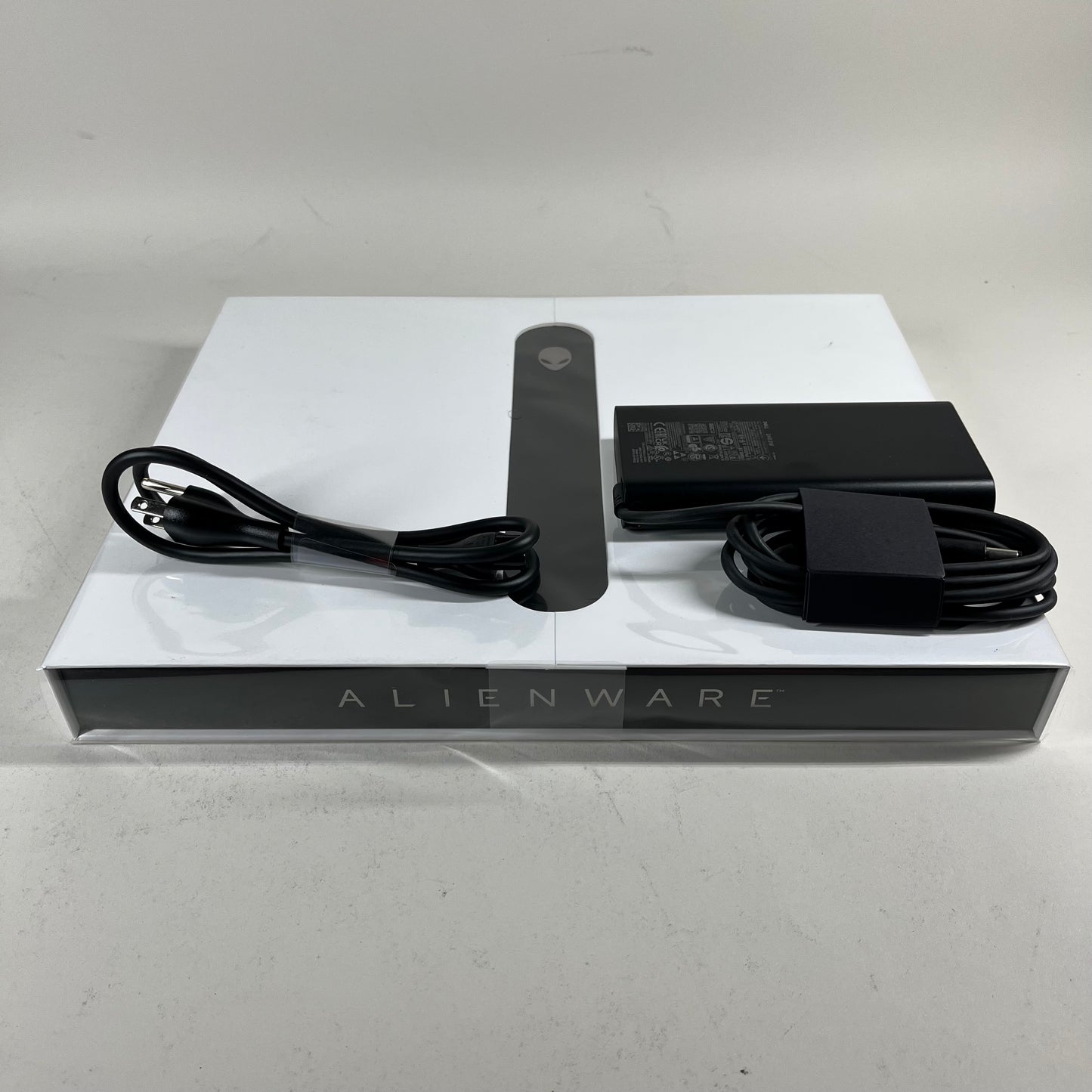 New Alienware X16 R2 16" Core Ultra 7 155H 4.8GHz 16GB RAM 1TB SSD GeForce RTX 4070