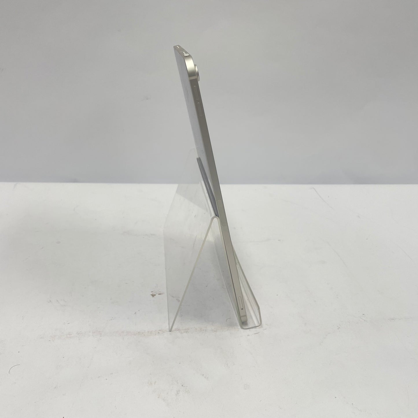 WiFi Only Apple iPad Air 5th Gen 64GB Starlight MM6V3LL/A