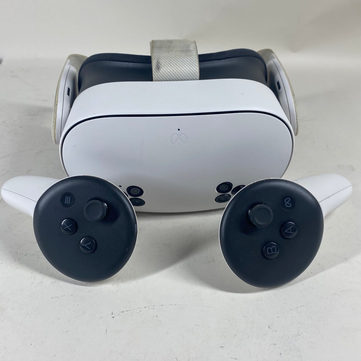 Meta Quest 3S 128GB Standalone All-in-One VR Headset P97