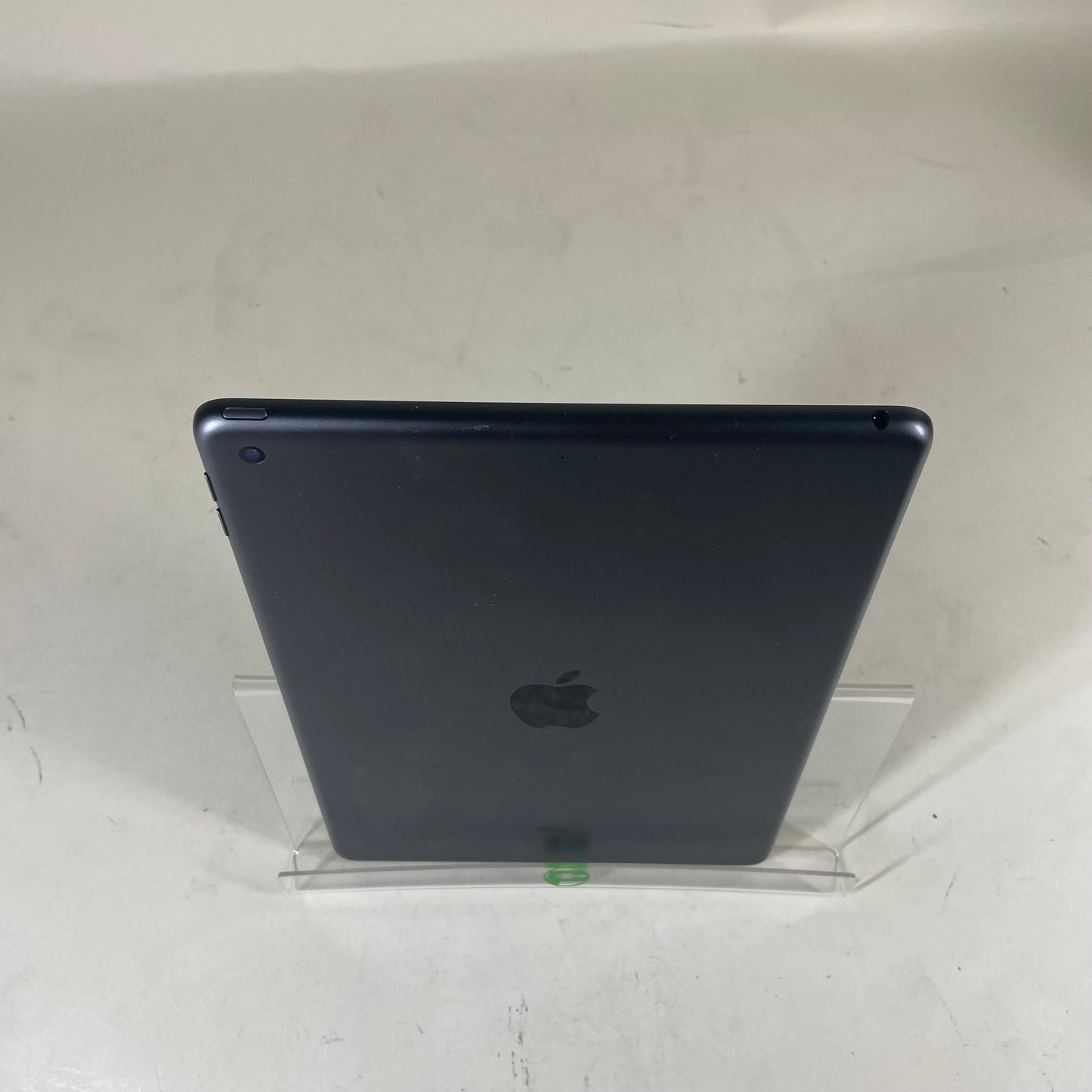 WiFi Only Apple iPad 9th Gen 64GB 18.1.1 SPACE GRAY A2602