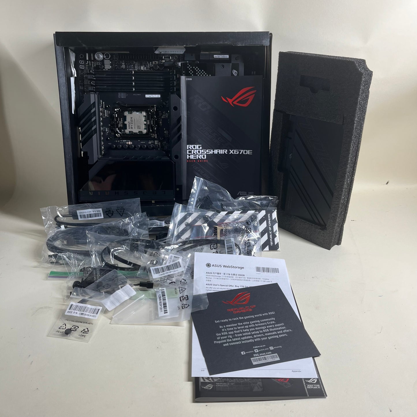 ASUS ROG Crosshair X670E Hero AMD AM5 ATX Ryzen 9 7900X Combo