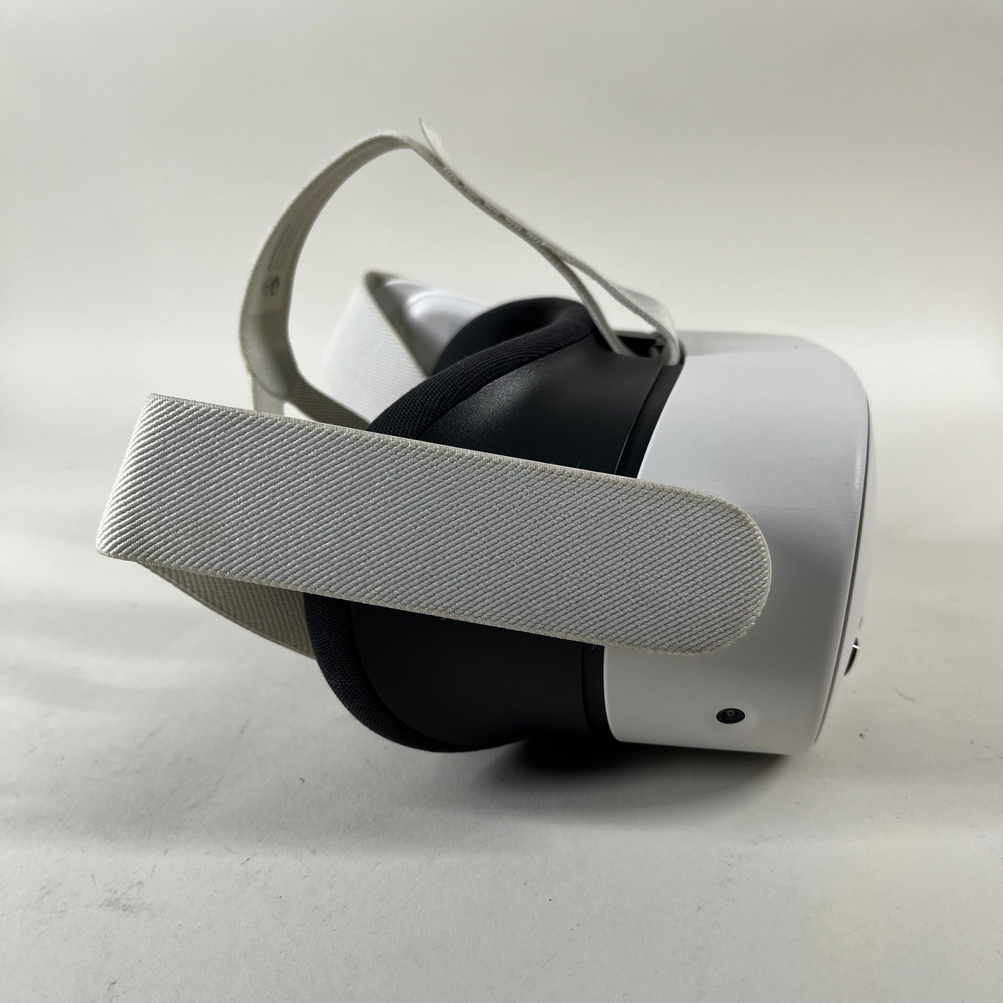 Meta Quest 3S 128GB Standalone All-in-One VR Headset P97